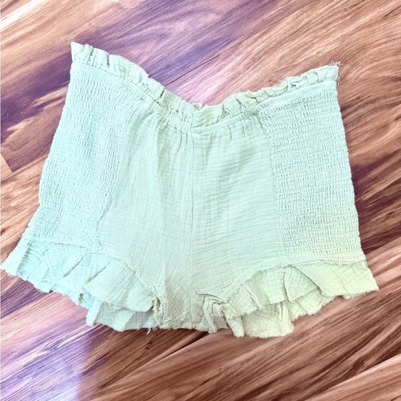 New POL Ruffle Shorts - Picture 2 of 3